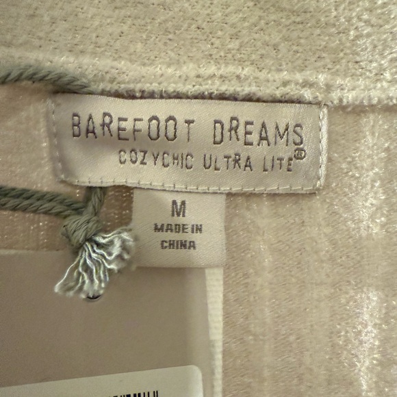 BAREFOOT DREAMS CCUL DRAPED SHAWL
COLLAR CARDI - Picture 9 of 10